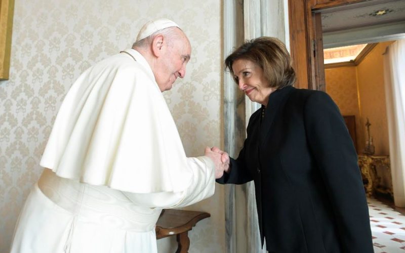 Папата ја прими претседателката на Преставничкиот дом на САД