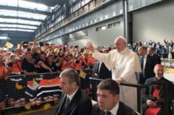 Папата: Нема да се изморам да зборувам за достоинството на работата
