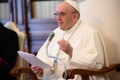 Папата Фрањо ги охрабри католиците во Русија да го сведочат Евангелието