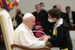 Сведоштвото од срце на детето кое му пријде на Папата