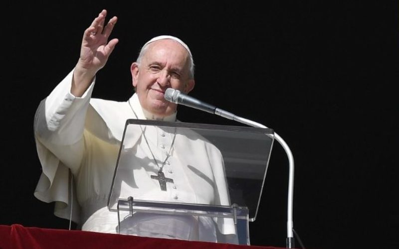 Папата повика на вера со внатрешна искреност, а не со надворешна блескавост