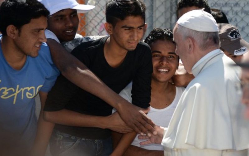 Папата: Недостатокот на почитување на границите ја намалува човечност