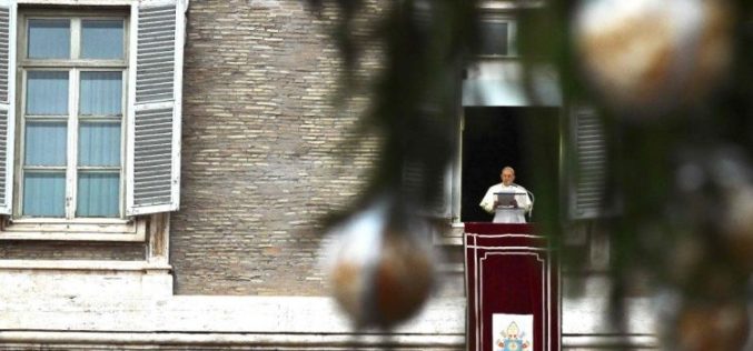 Папата на празникот Безгрешно зачнување: Бог во нашата понизност прави големи дела