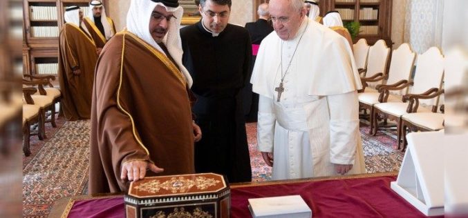 Папата испрати писмо до кралот на Бахреин по повод посветата на новата катедрала