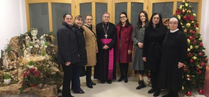 Бискупот Стојанов ги прими претставниците од хорот на Катедралата „Пресвето Срце Исусово“ – Скопје