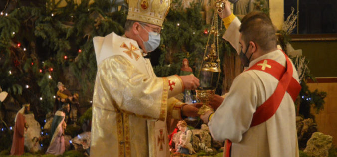 Епископот Стојанов служеше Божиќна света Литургија во Струмица