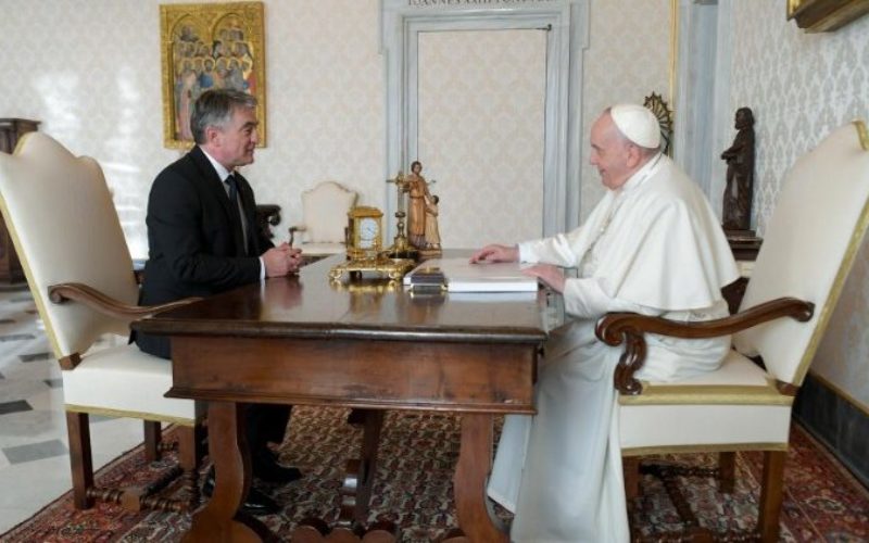 Папата Фрањо го прими претседавачот со Претседателството на БиХ Жељко Комшиќ