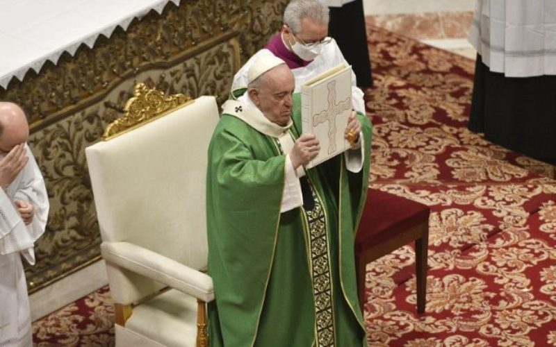 Папата: Словото Божјо нѐ менува, ригидноста нѐ сокрива