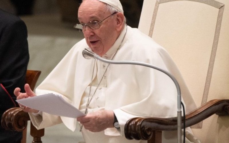 Папата потикнува на посветеност за промовирање на човечкото братство