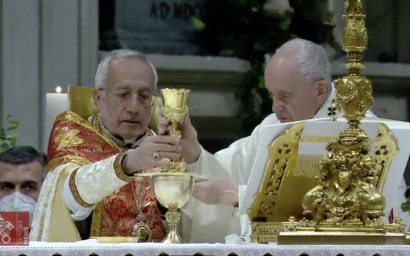 Папата Фрањо на Денот на посветениот живот служеше света Литургија во базиликата „Свети Петар“ со монаси и монахињи