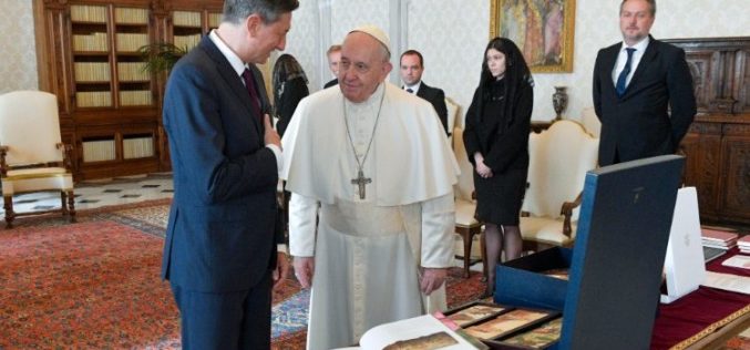 Папата Фрањо го прими словенечкиот претседател Пахор