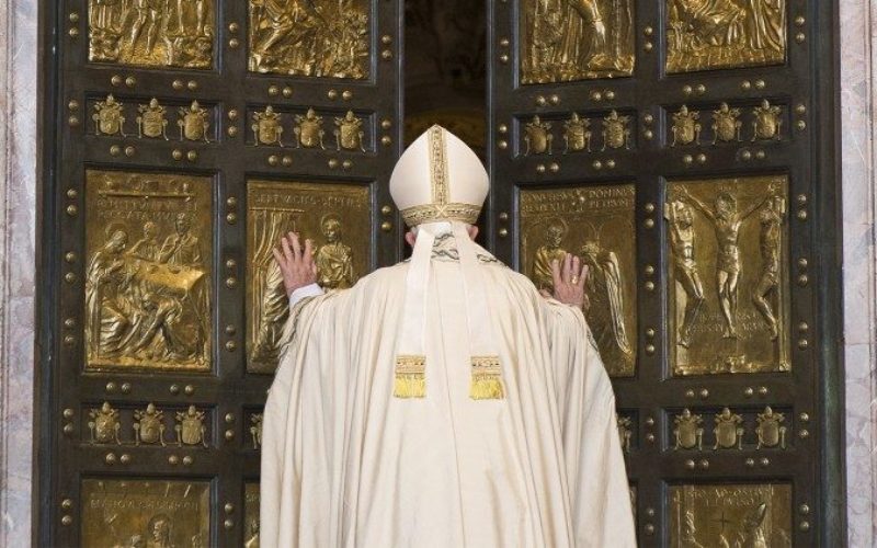 Папата Фрањо го најави јубилејот во 2025 година, знак на преродба по пандемијата