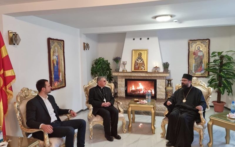 Средба на епископот Стојанов со митрополитот Јосиф во Лешочкиот манастир