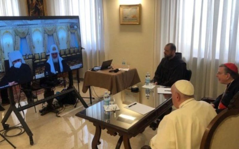 Папата Фрањо одржа видео разговор со патријархот Кирил