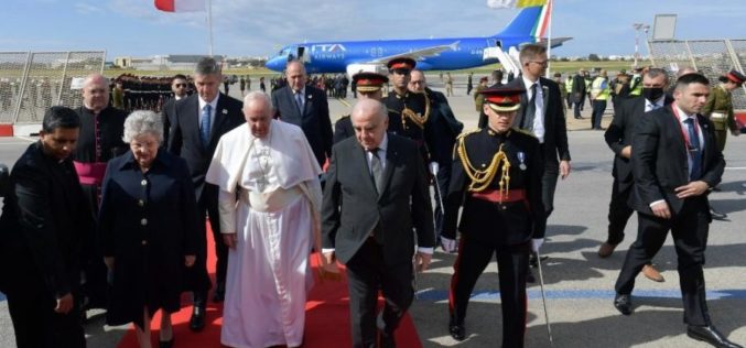 Папата Фрањо пристигна во Малта
