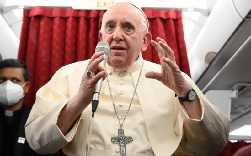 Папата Фрањо: Подготвен сум да направам сѐ што е потребно за да запре оваа војна