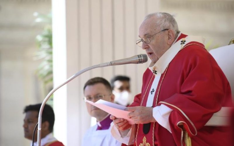 Папата повика на примирје: „За Бог ништо не е невозможно“