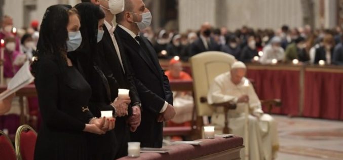 Папата на Воскресното бдение: Со Исус, ниедна ноќ не е бескрајна