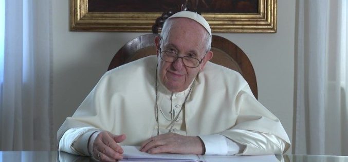 Папата Фрањо: Светот треба да дише мир