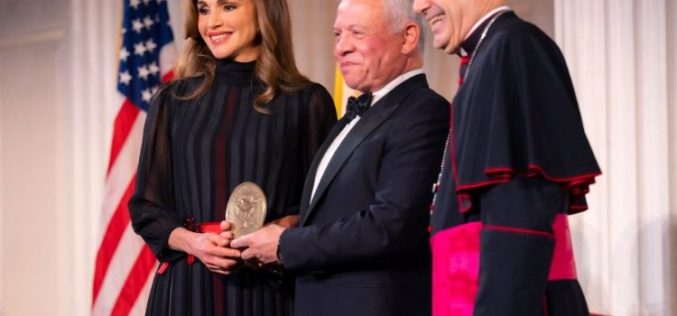 На кралот и кралицата на Јордан им е доделена ватиканска награда