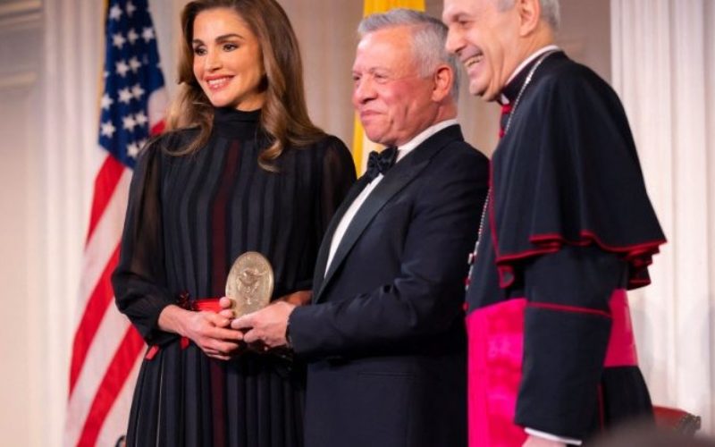 На кралот и кралицата на Јордан им е доделена ватиканска награда