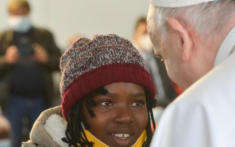 Порака на Папата за Светскиот ден на мигрантите и бегалците: Подобра иднина се гради заедно