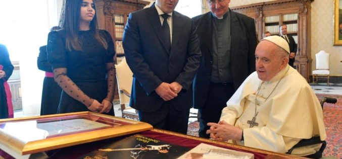 Папата Фрањо ја прими македонската делегација +ФОТО