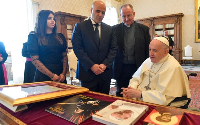 Папата Фрањо ја прими македонската делегација +ФОТО