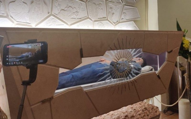 Телото на блажениот Карло Акутис ќе биде трајно изложено во Асизи