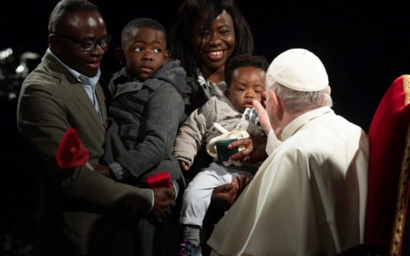 По барање на лекарите Папата го одложи патувањето во Африка