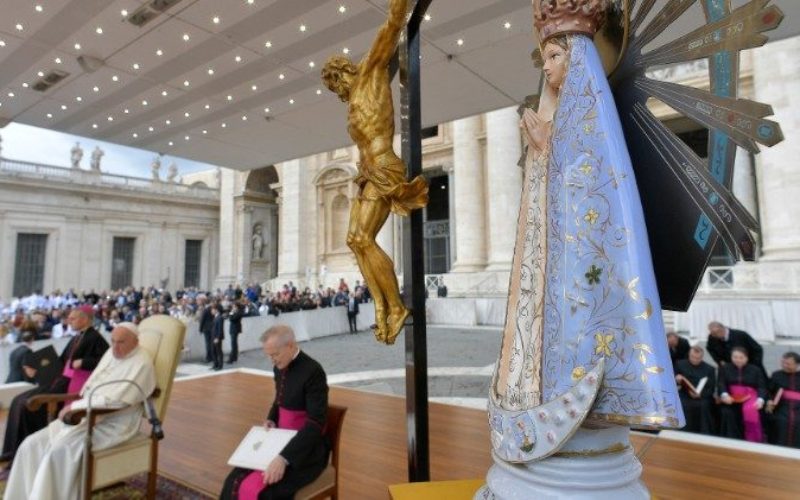 Папата ги охрабри аргентинските мисионери на историско-културниот од