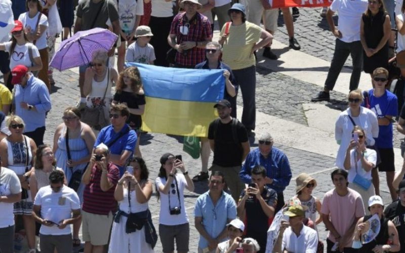 Молитви на Папата за Еквадор и Украина