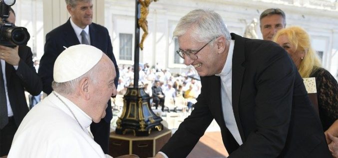Папата Фрањо во поткаст се осврнува на неговиот личен живот