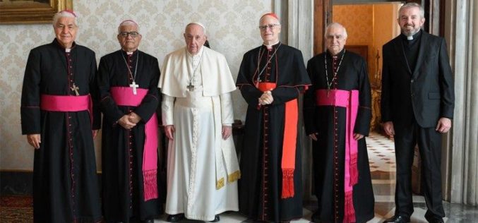 Папата до бискупите од Латинска Америка: Материјалните структури имаат смисла ако се во служба на другите