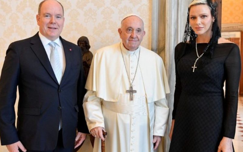 Папата во аудиенција го прими принцот Алберт II. и принцезата Шарлин