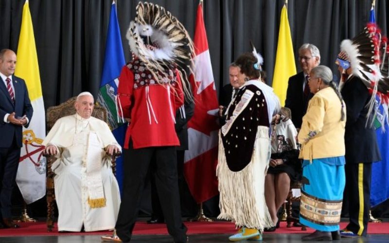 Папата во Канада: Средби со домородното население