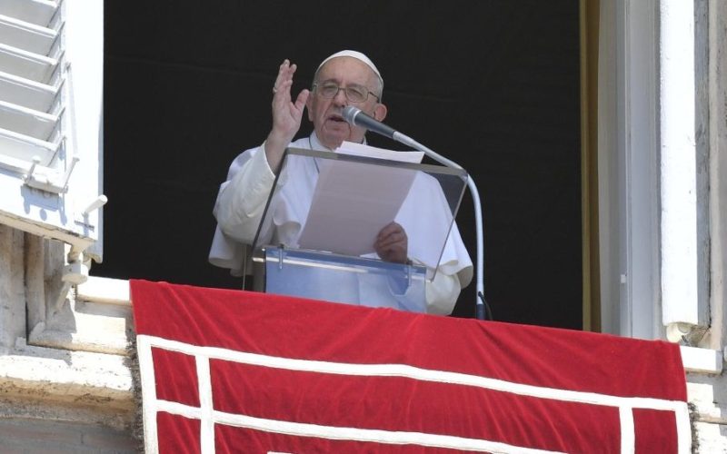 Папата: Верата не е „приспивна песна“ туку запален оган за дејствување