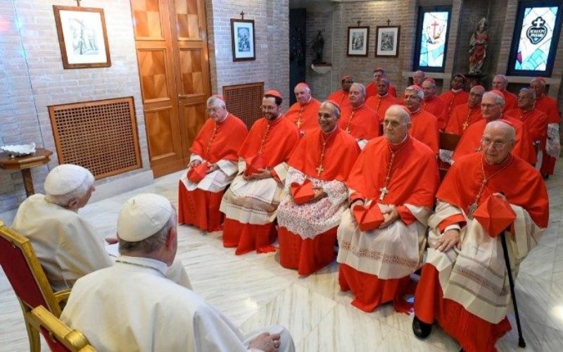 Папата Фрањо и новите кардинали го посетија Бенедикт XVI