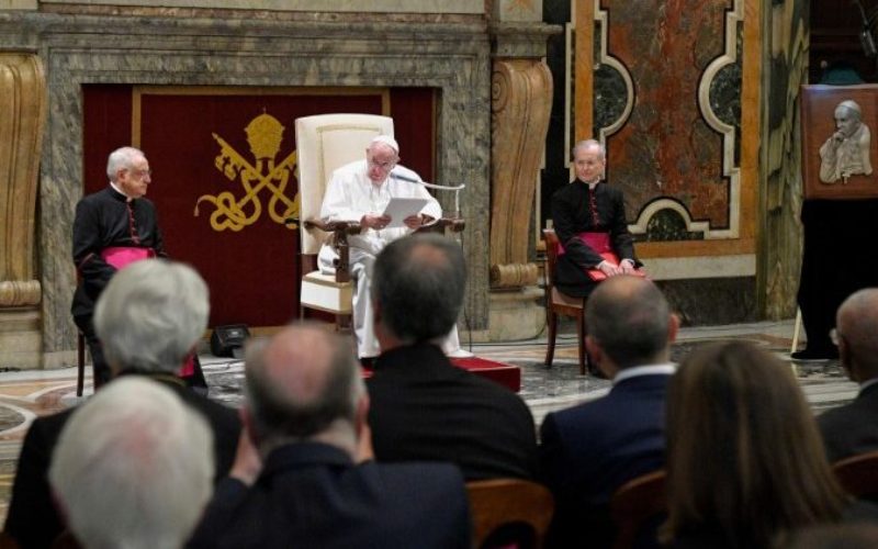 Папата: Молете се за застапништво на Марија да го спаси светот од атомска војна