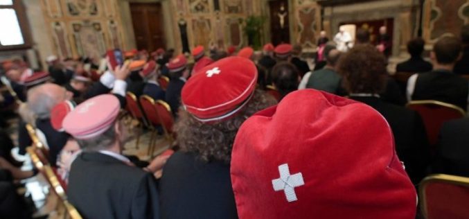 Папата до студентите од Швајцарија: Имајте дух на ученици на секоја возраст