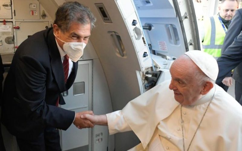 Папата Фрањо го започна патувањето во Казахстан