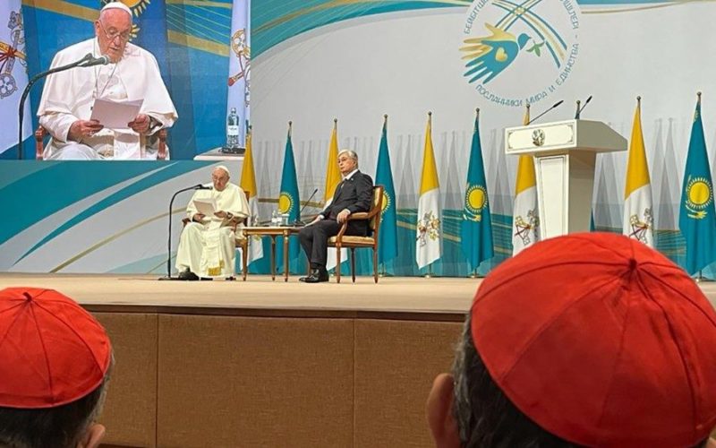 Папата Фрањо во Казахстан: На светот му треба мир и хармонија