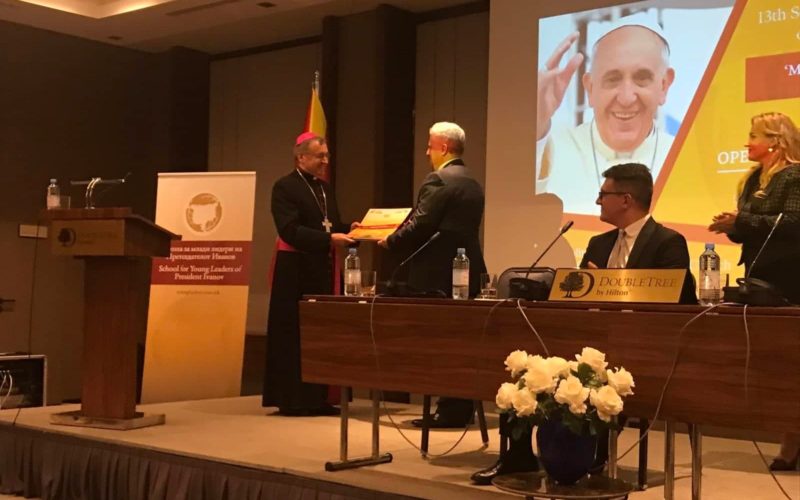 Папата Фрањо упати писмо до учесниците на „13. Школата за млади лидери“