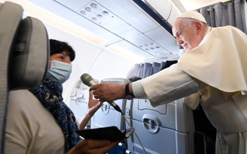 Папата: Избегнувајте „воена психоза“ во комуникацијата