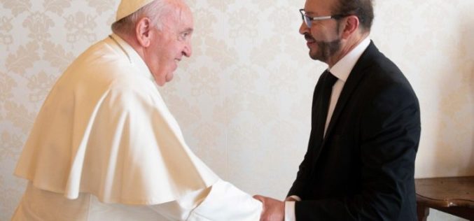 Папата го прими Ноел Дијаз – основач на радио и телевизиската мрежа ESNE