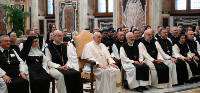 Папата: Сиромаштвото е кревкост што најпрво се соединува со Бога