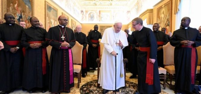 Папата: Да се развие кај верниците лаици поголемо чувство на одговорност за животот и иднината на Црквата
