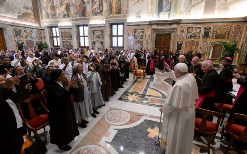 Папата: На нашиот свет, полн со себичност, потребно му е единство