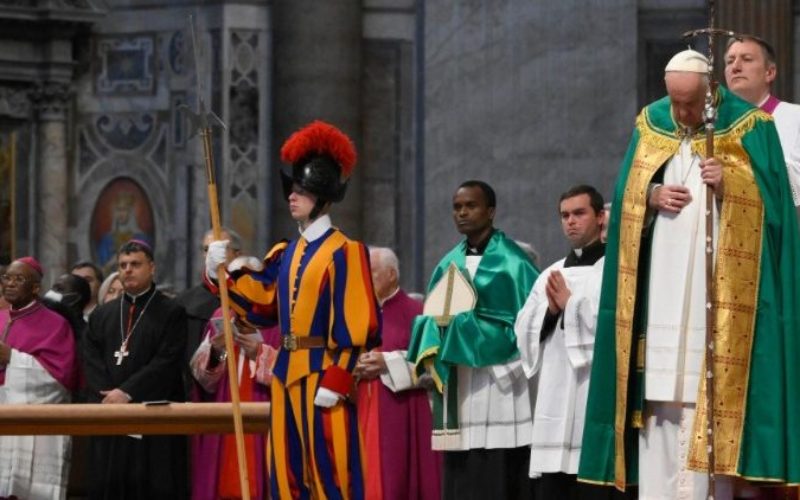 Папата: Да научиме да ги читаме настаните со очите на верата