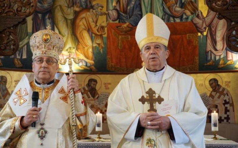 Бискупот Стојанов и надбискупот Вукшиќ служеа света Литургија во Струмица